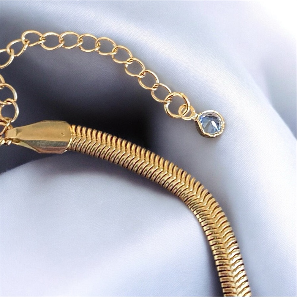 Women’s 14k gold plated 6.5 inch bracelet with 2 inch extender - Picture 4 of 4